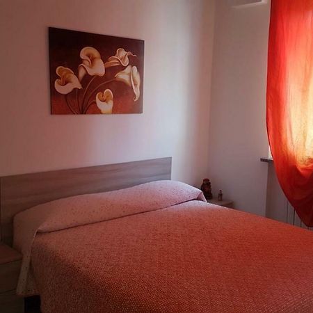 Accogliente Bilocale Appartement Novara Buitenkant foto