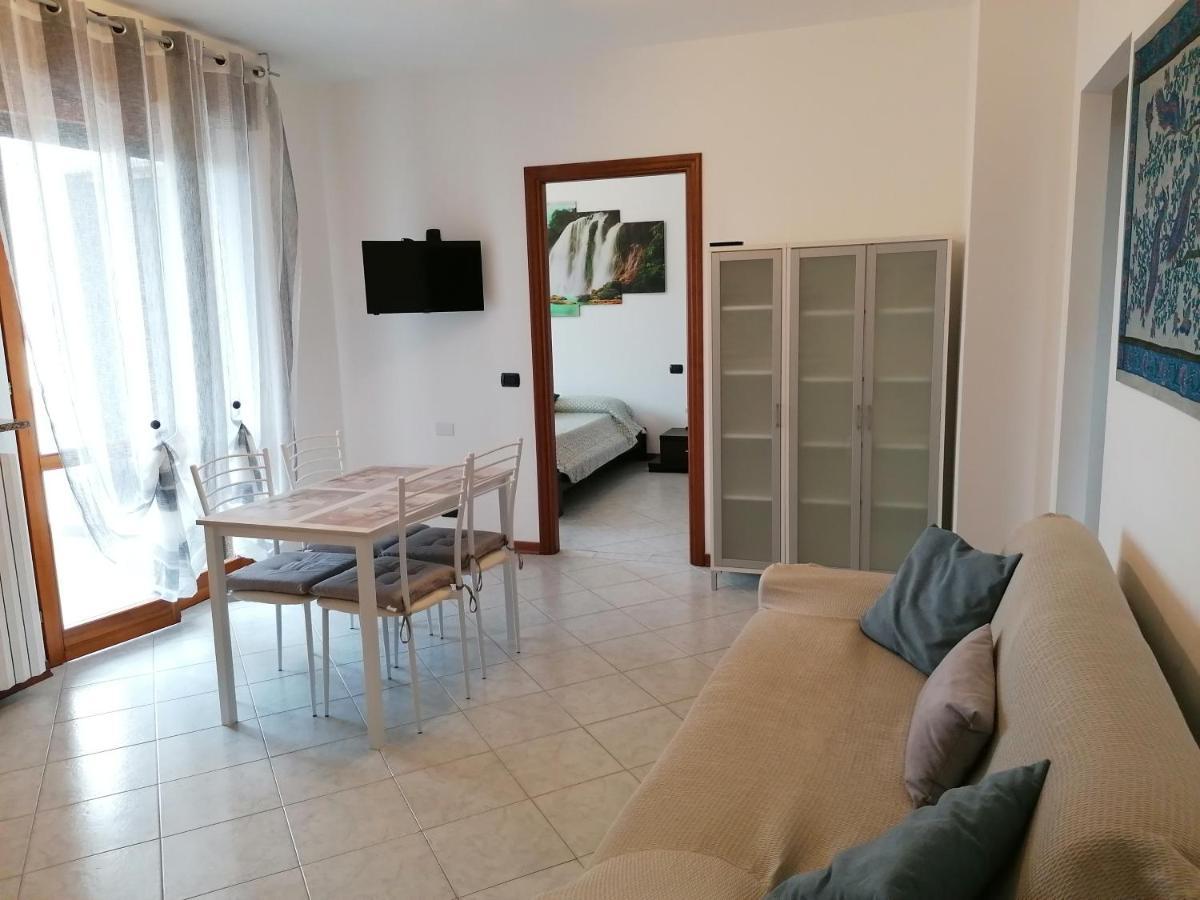 Accogliente Bilocale Appartement Novara Buitenkant foto