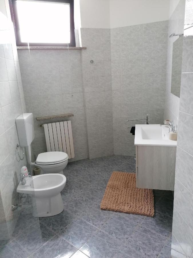 Accogliente Bilocale Appartement Novara Buitenkant foto