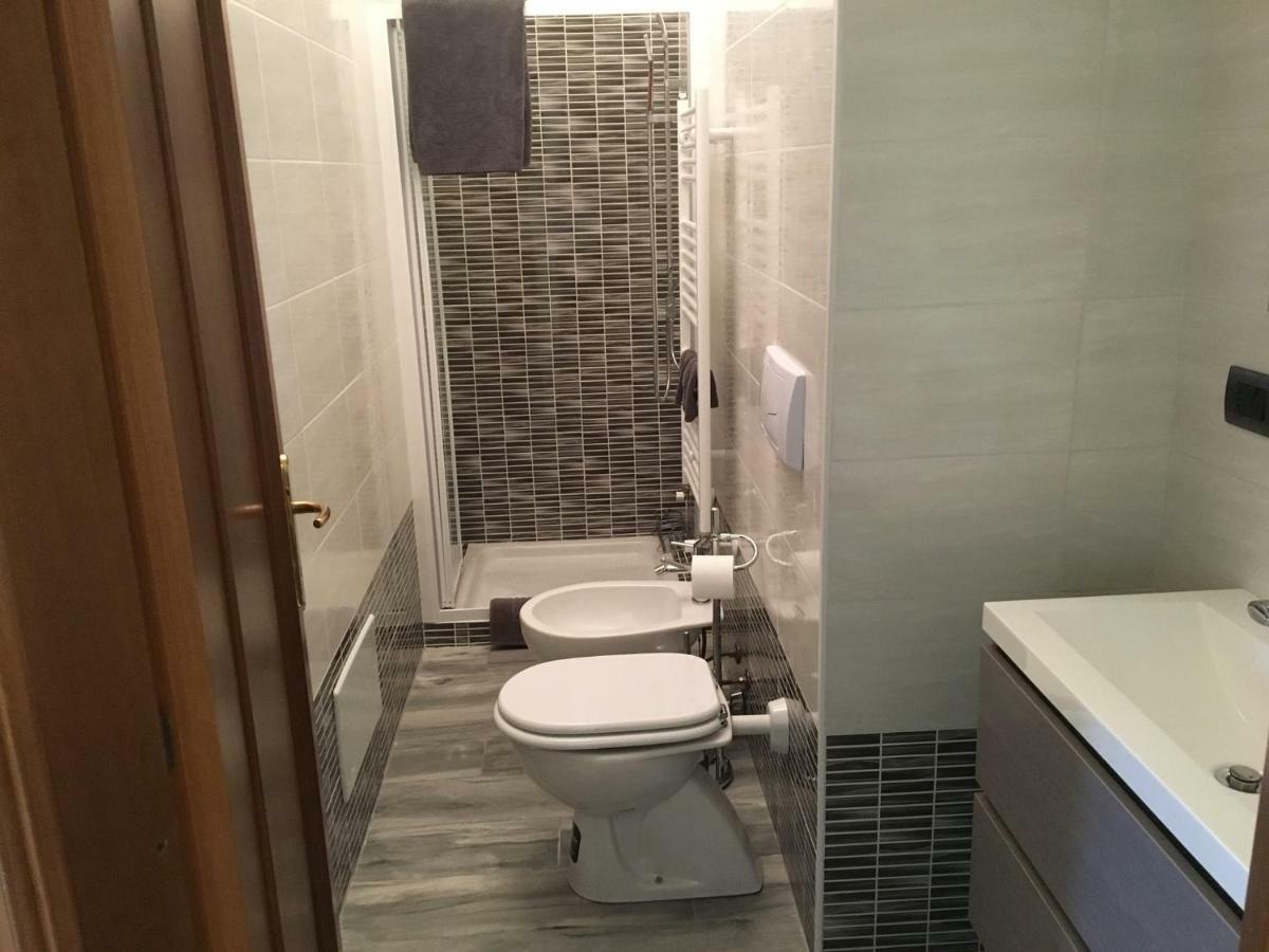 Accogliente Bilocale Appartement Novara Buitenkant foto
