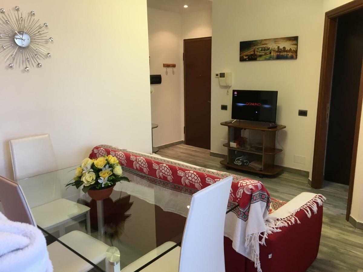 Accogliente Bilocale Appartement Novara Buitenkant foto