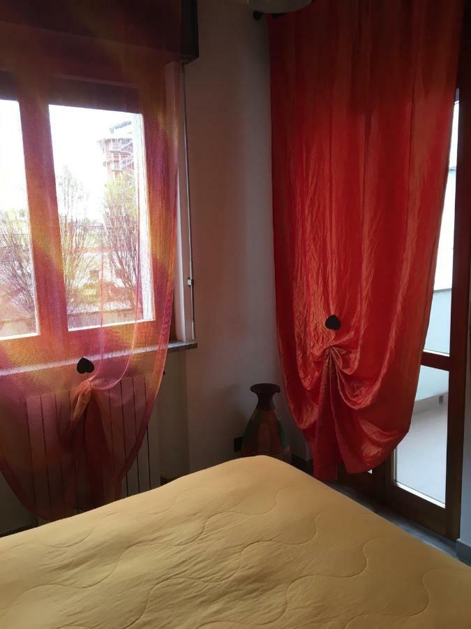 Accogliente Bilocale Appartement Novara Buitenkant foto