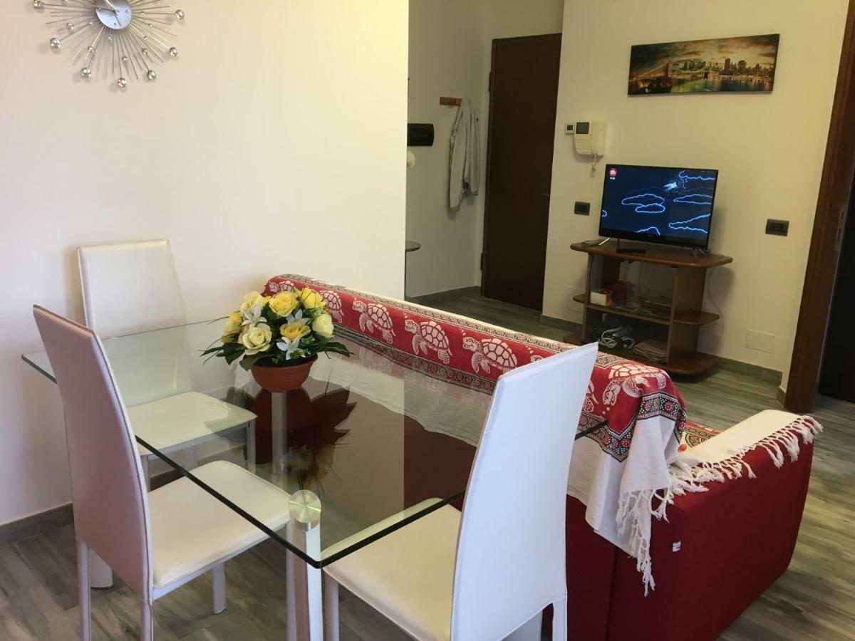 Accogliente Bilocale Appartement Novara Buitenkant foto