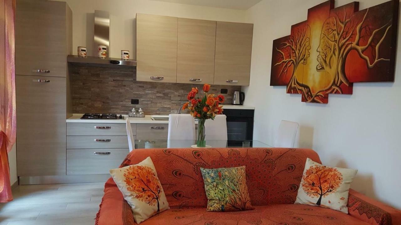 Accogliente Bilocale Appartement Novara Buitenkant foto